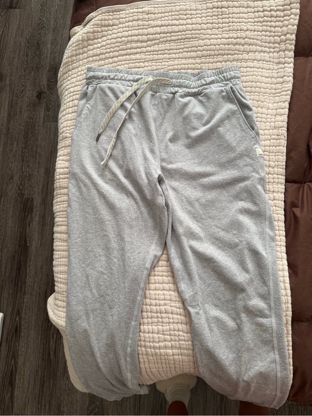 Vuori Light gray women’s joggers